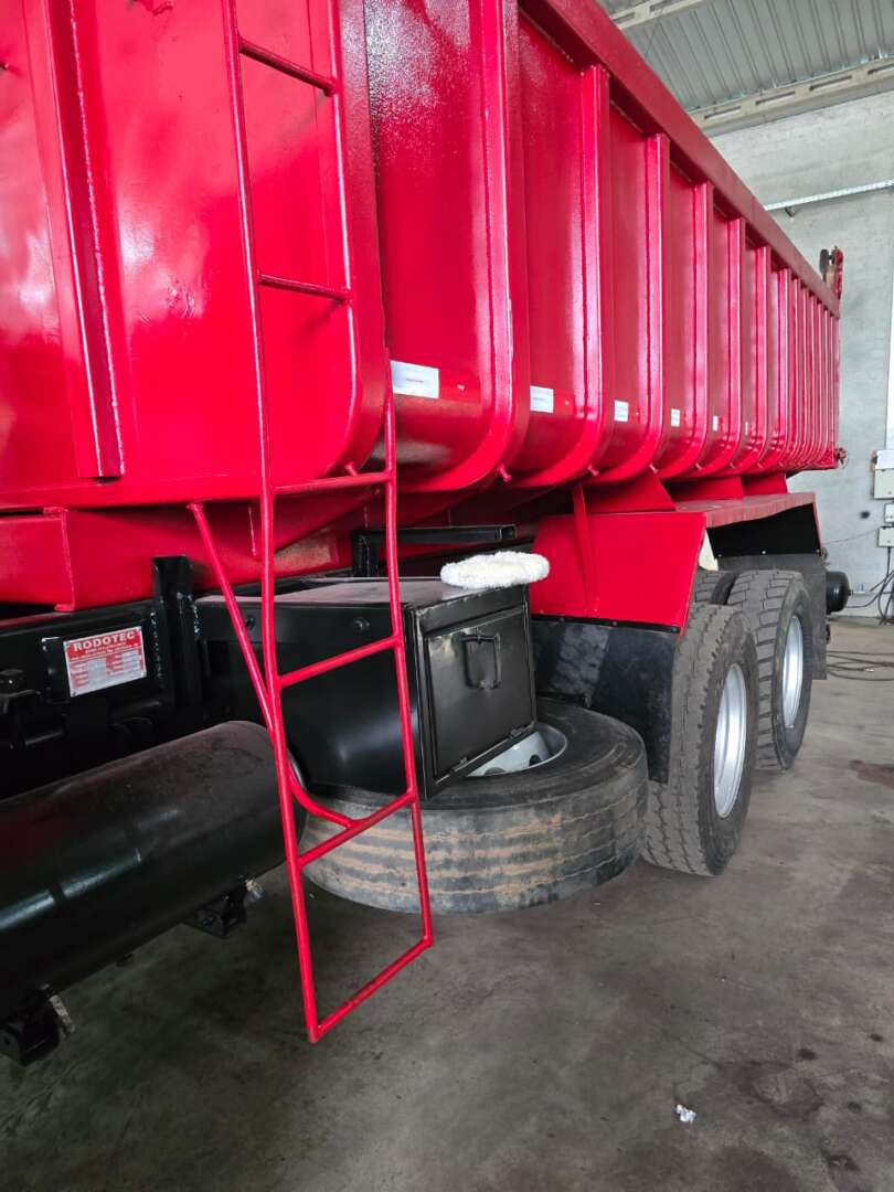 Caminhão FORD CARGO 2628 Caçamba Basculante ANO 2006 de Durau e Stoco Comercio de Caminhões LTDA no Paraná