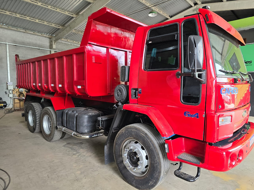 Caminhão FORD CARGO 2628 Caçamba Basculante ANO 2006 de Durau e Stoco Comercio de Caminhões LTDA no Paraná