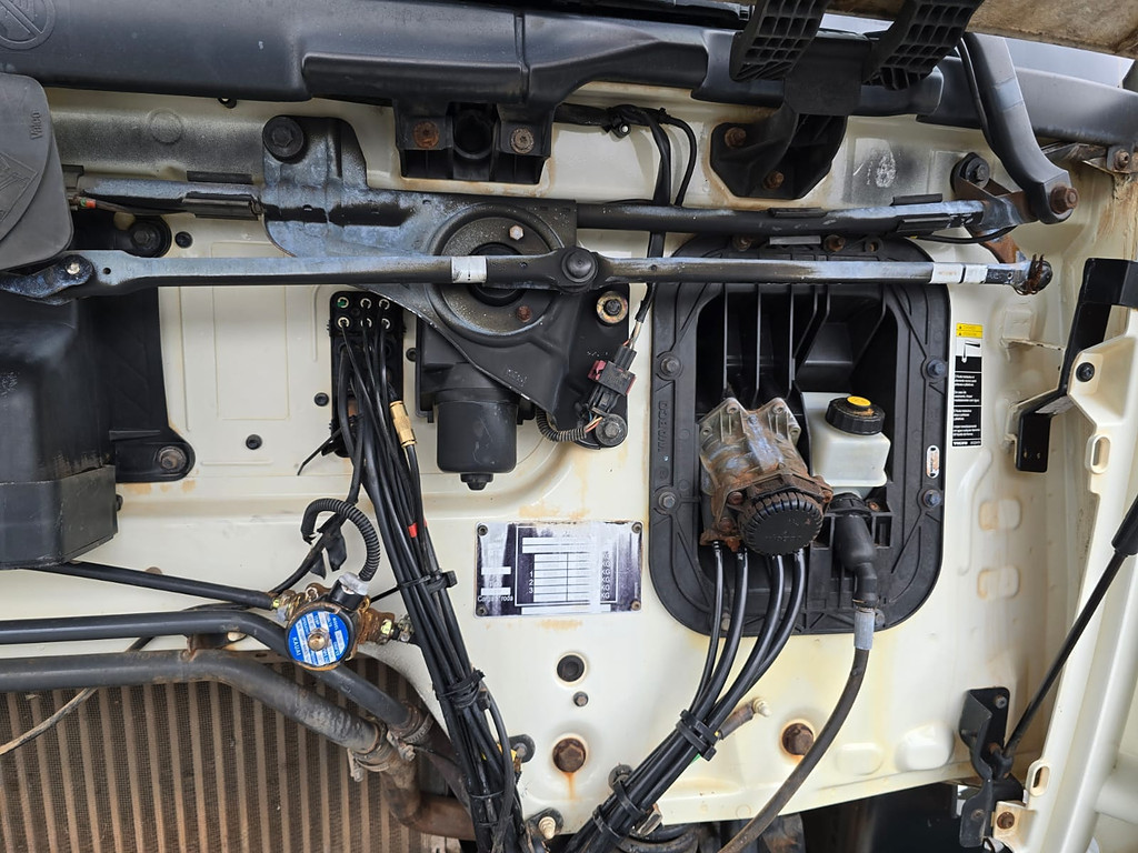 Caminhão VOLVO VM 260 Caçamba Basculante ANO 2011 de Durau e Stoco Comercio de Caminhões LTDA no Paraná