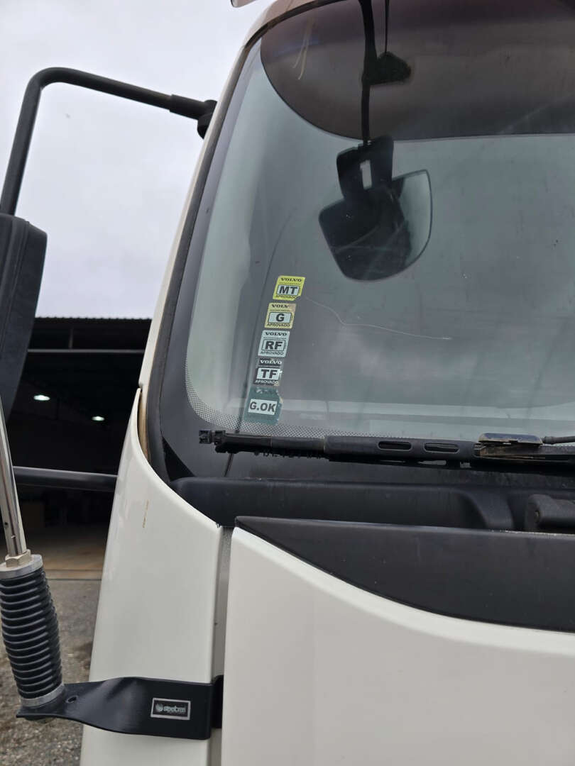 Caminhão VOLVO VM 260 Caçamba Basculante ANO 2011 de Durau e Stoco Comercio de Caminhões LTDA no Paraná