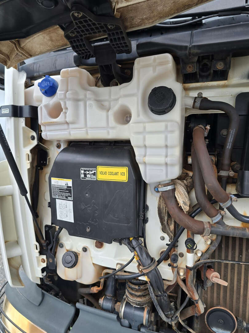 Caminhão VOLVO VM 260 Caçamba Basculante ANO 2011 de Durau e Stoco Comercio de Caminhões LTDA no Paraná