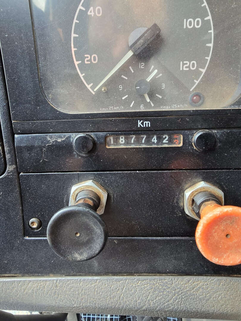 Caminhão VOLVO VM 260 Caçamba Basculante ANO 2011 de Durau e Stoco Comercio de Caminhões LTDA no Paraná