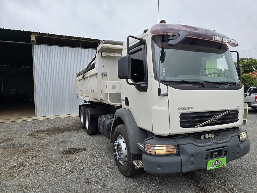 Caminhão VOLVO VM 260 Caçamba Basculante ANO 2011 de Durau e Stoco Comercio de Caminhões LTDA no Paraná