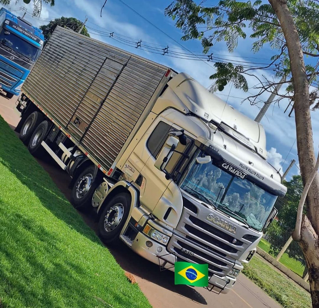 Caminhão SCANIA P310 Baú Furgão + Plataforma Elevatória ANO 2014 de Durau e Stoco Comercio de Caminhões LTDA no Paraná