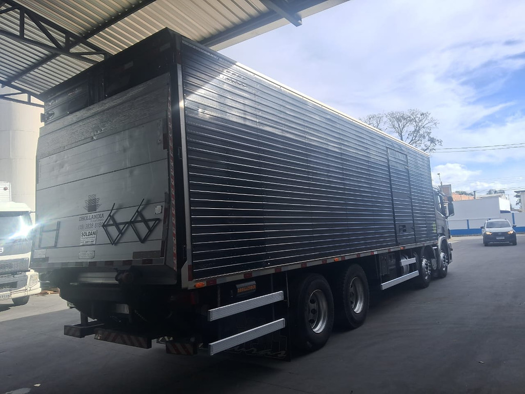 Caminhão SCANIA P310 Baú Furgão + Plataforma Elevatória ANO 2014 de Durau e Stoco Comercio de Caminhões LTDA no Paraná