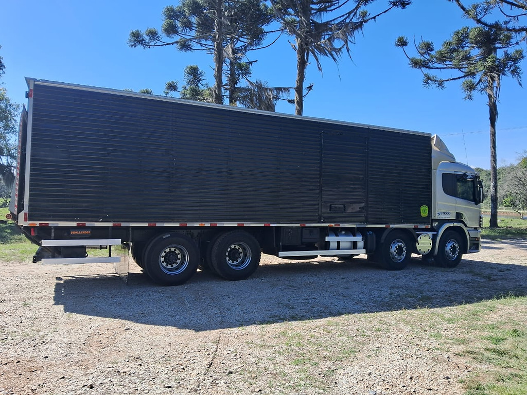 Caminhão SCANIA P310 Baú Furgão + Plataforma Elevatória ANO 2014 de Durau e Stoco Comercio de Caminhões LTDA no Paraná