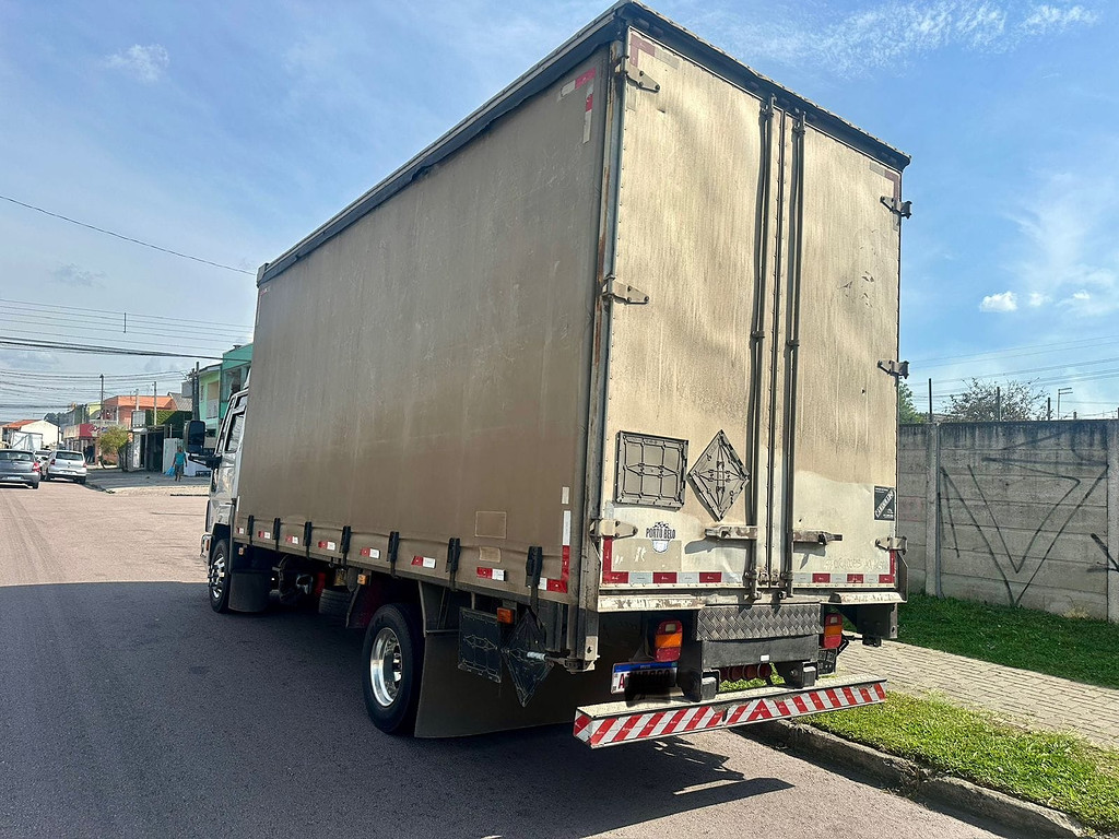 Caminhão FORD CARGO 815 Baú Sider ANO 2010 de Durau e Stoco Comercio de Caminhões LTDA no Paraná