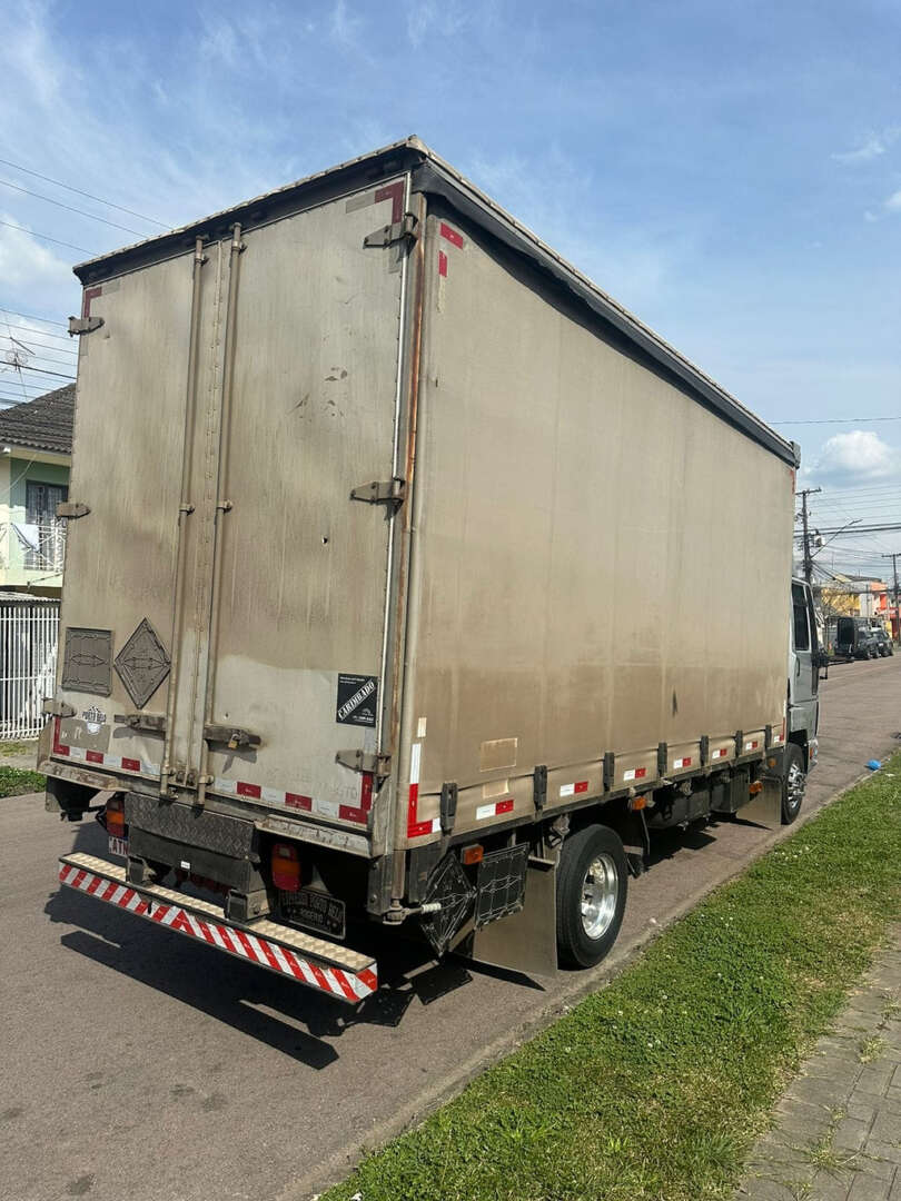 Caminhão FORD CARGO 815 Baú Sider ANO 2010 de Durau e Stoco Comercio de Caminhões LTDA no Paraná