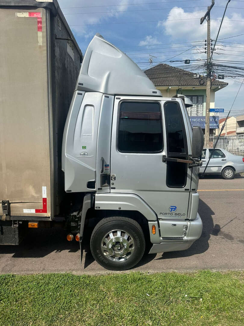 Caminhão FORD CARGO 815 Baú Sider ANO 2010 de Durau e Stoco Comercio de Caminhões LTDA no Paraná