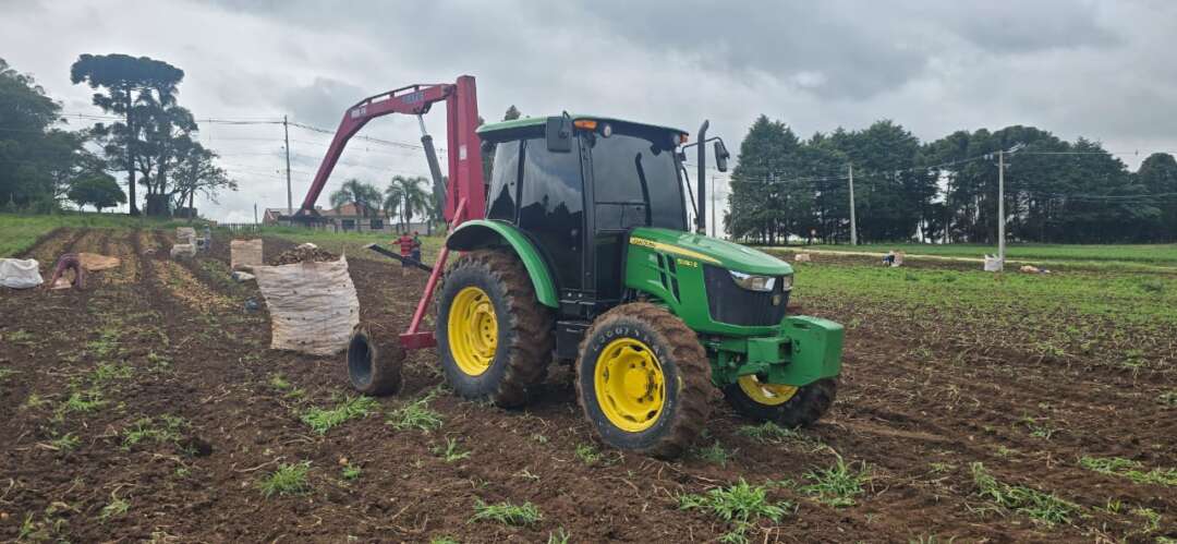 TRATOR JOHN DEERE JOHN DEERE 5080 ANO 2019 de Durau e Stoco Comercio de Caminhões LTDA no Paraná