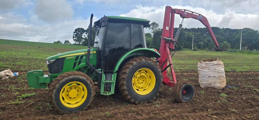 TRATOR JOHN DEERE JOHN DEERE 5080 ANO 2019 de Durau e Stoco Comercio de Caminhões LTDA no Paraná