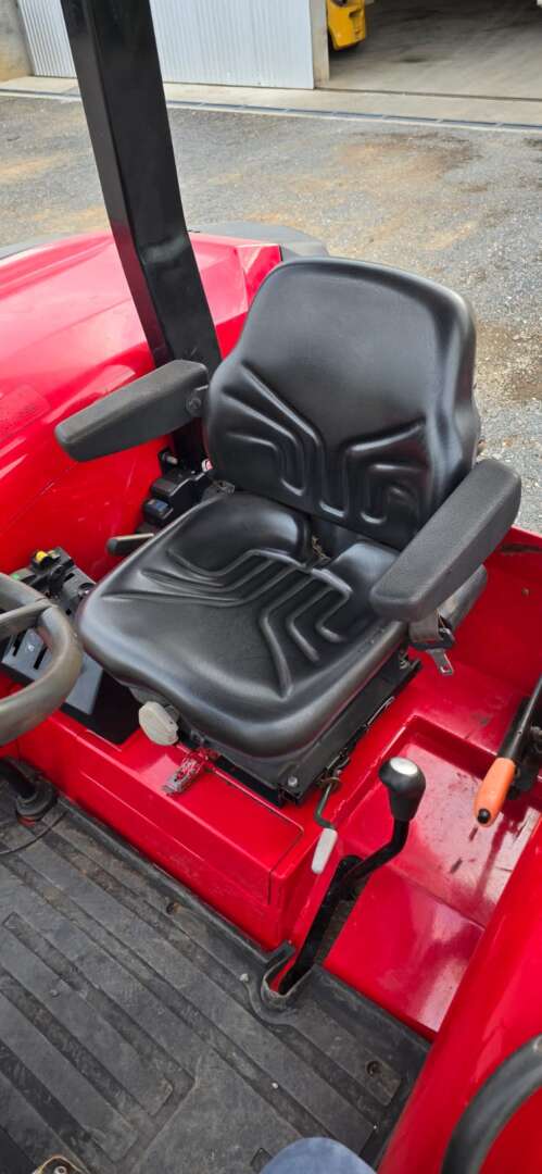 TRATOR MASSEY FERGUSON MF 5709 ANO 2020 de Durau e Stoco Comercio de Caminhões LTDA no Paraná