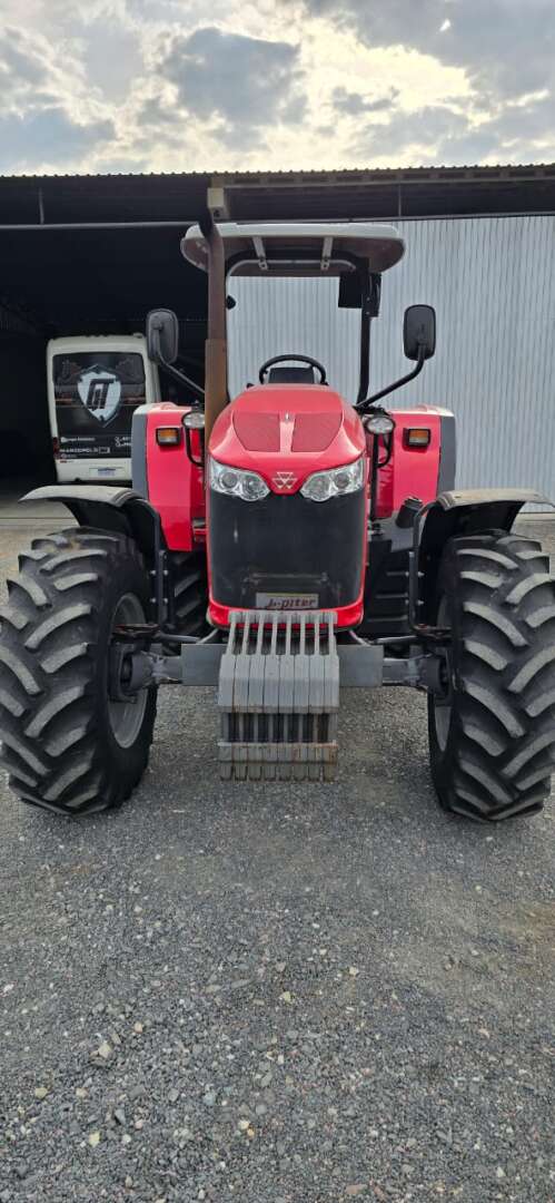 TRATOR MASSEY FERGUSON MF 5709 ANO 2020 de Durau e Stoco Comercio de Caminhões LTDA no Paraná