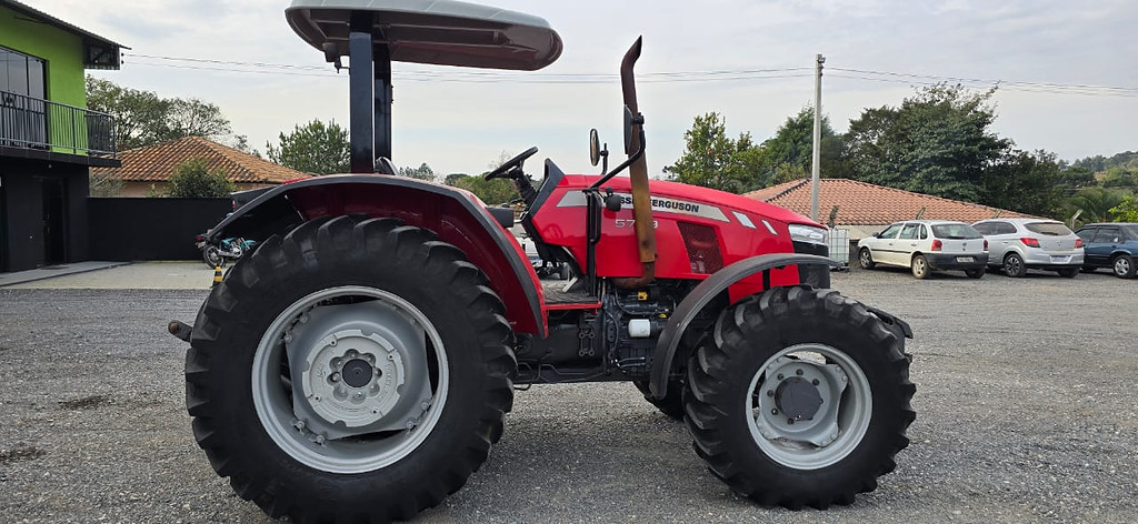 TRATOR MASSEY FERGUSON MF 5709 ANO 2020 de Durau e Stoco Comercio de Caminhões LTDA no Paraná