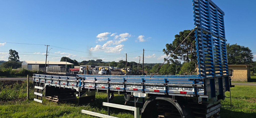 Carreta IMPLEMENTO CAMINHÃO CARROCERIA JAROL ANO 2022 2 Eixos de Durau e Stoco Comercio de Caminhões LTDA no Paraná