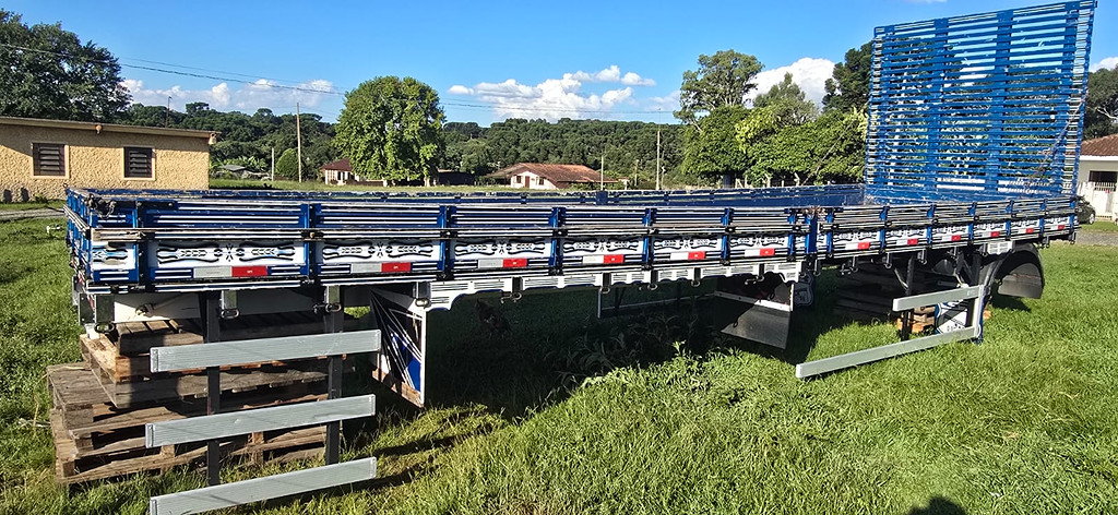 Carreta IMPLEMENTO CAMINHÃO CARROCERIA JAROL ANO 2022 2 Eixos de Durau e Stoco Comercio de Caminhões LTDA no Paraná