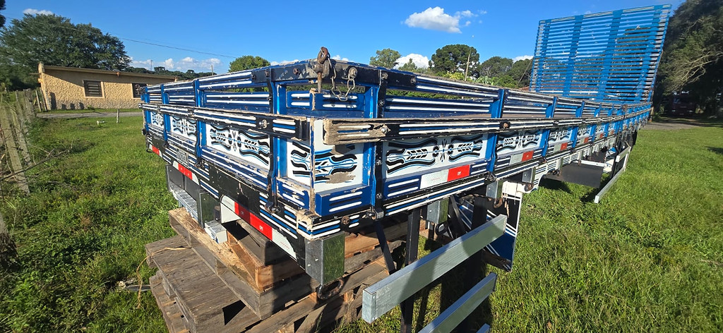 Carreta IMPLEMENTO CAMINHÃO CARROCERIA JAROL ANO 2022 2 Eixos de Durau e Stoco Comercio de Caminhões LTDA no Paraná