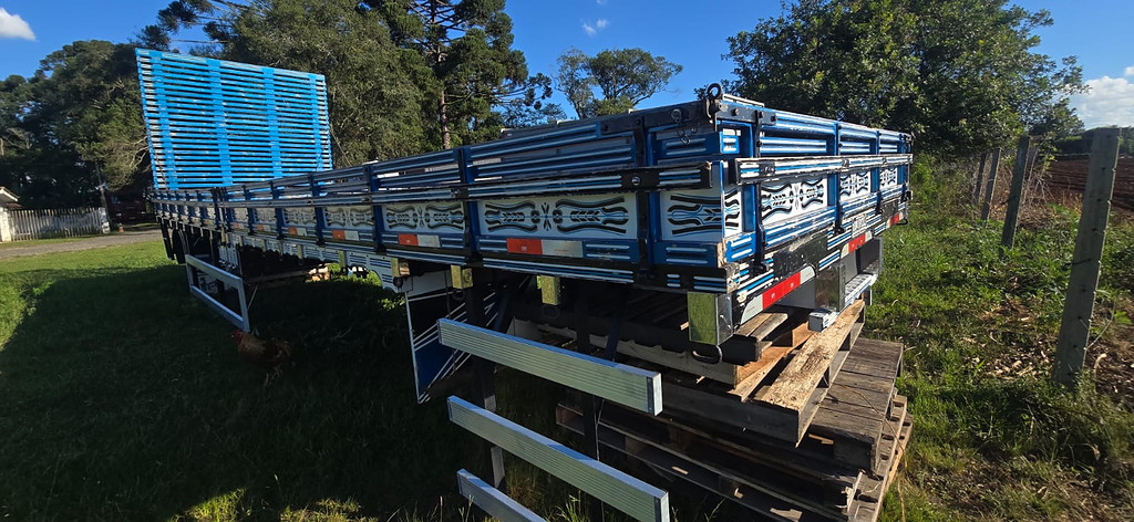Carreta IMPLEMENTO CAMINHÃO CARROCERIA JAROL ANO 2022 2 Eixos de Durau e Stoco Comercio de Caminhões LTDA no Paraná