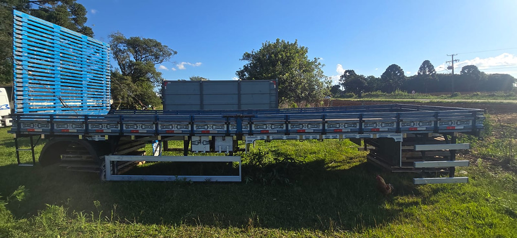 Carreta IMPLEMENTO CAMINHÃO CARROCERIA JAROL ANO 2022 2 Eixos de Durau e Stoco Comercio de Caminhões LTDA no Paraná