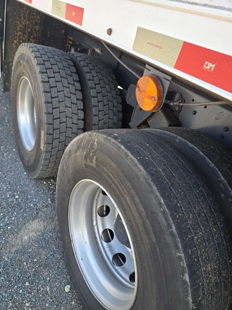 Caminhão VOLVO VM 330 Baú Furgão ANO 2021 de Durau e Stoco Comercio de Caminhões LTDA no Paraná