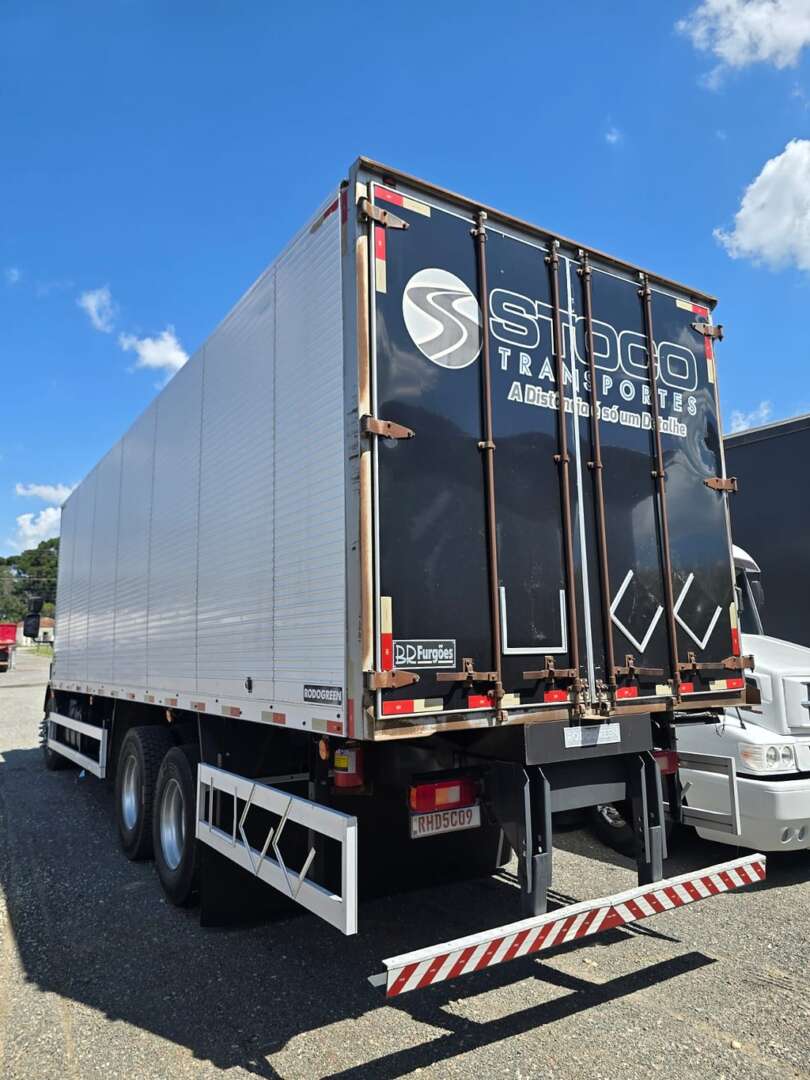 Caminhão VOLVO VM 330 Baú Furgão ANO 2021 de Durau e Stoco Comercio de Caminhões LTDA no Paraná