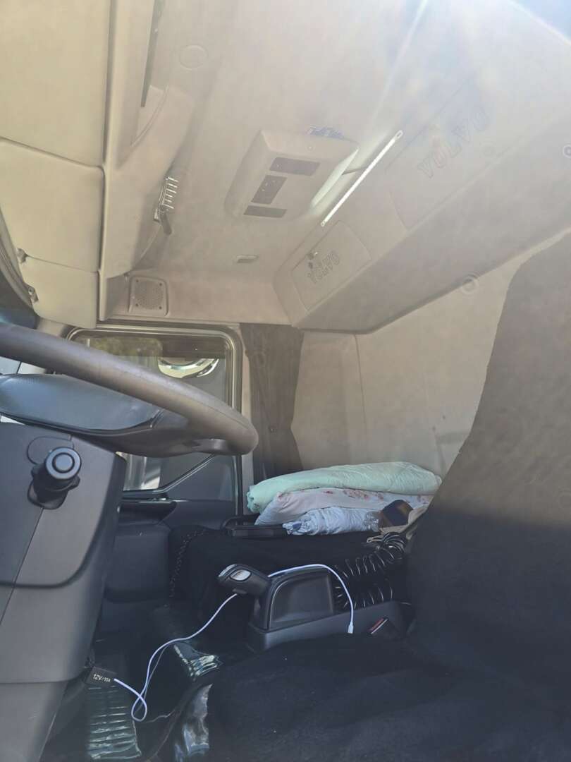 Caminhão VOLVO VM 330 Baú Furgão ANO 2021 de Durau e Stoco Comercio de Caminhões LTDA no Paraná