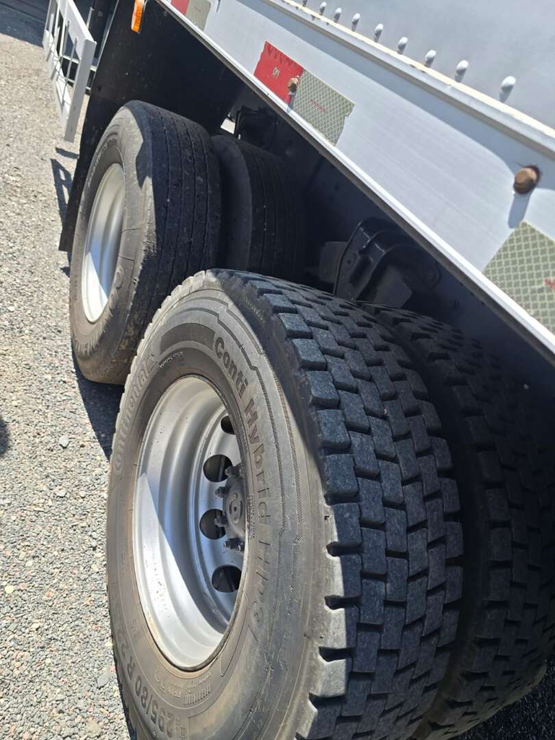 Caminhão VOLVO VM 330 Baú Furgão ANO 2021 de Durau e Stoco Comercio de Caminhões LTDA no Paraná