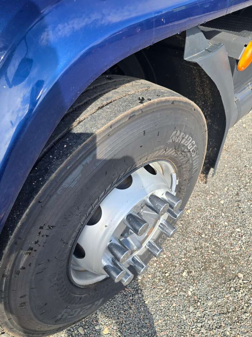 Caminhão VOLVO VM 330 Carroceria ANO 2022 de Durau e Stoco Comercio de Caminhões LTDA no Paraná