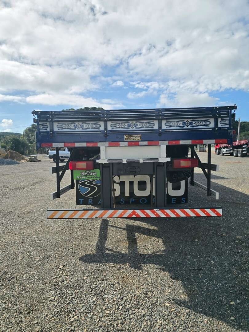 Caminhão VOLVO VM 330 Carroceria ANO 2022 de Durau e Stoco Comercio de Caminhões LTDA no Paraná