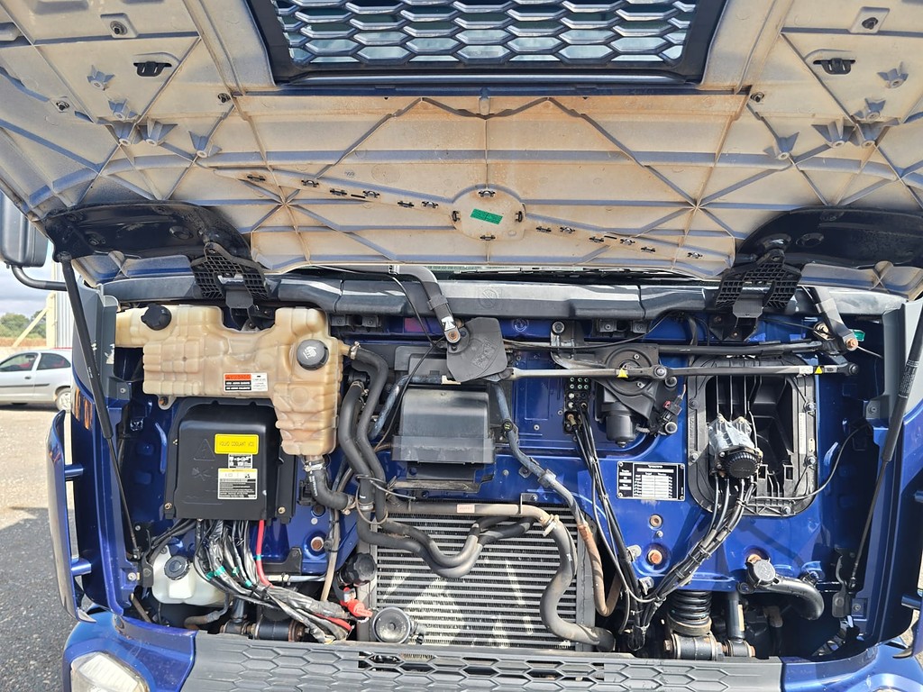 Caminhão VOLVO VM 330 Carroceria ANO 2022 de Durau e Stoco Comercio de Caminhões LTDA no Paraná