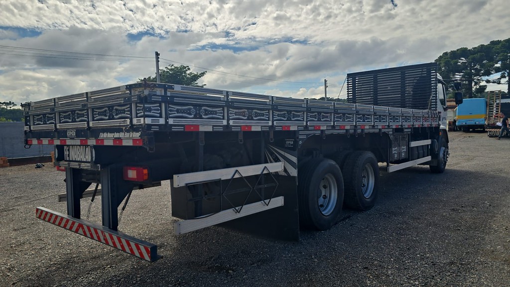 Caminhão VOLVO VM 270 Carroceria ANO 2022 de Durau e Stoco Comercio de Caminhões LTDA no Paraná