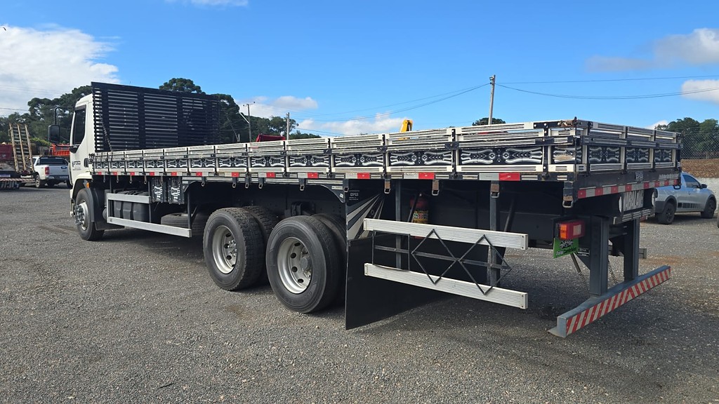 Caminhão VOLVO VM 270 Carroceria ANO 2022 de Durau e Stoco Comercio de Caminhões LTDA no Paraná