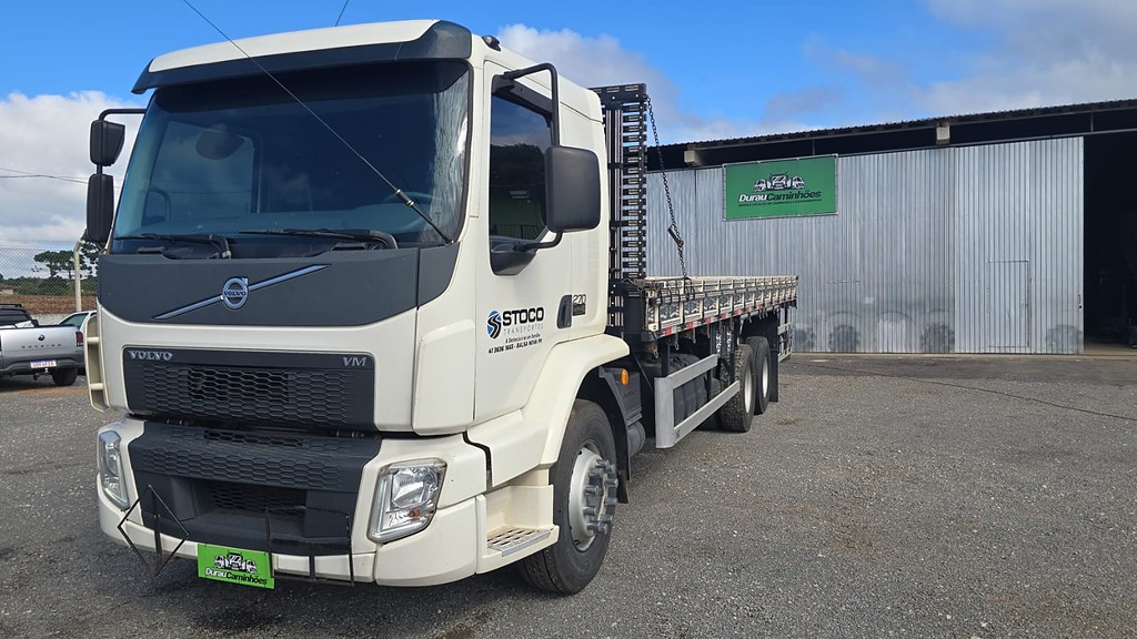 Caminhão VOLVO VM 270 Carroceria ANO 2022 de Durau e Stoco Comercio de Caminhões LTDA no Paraná