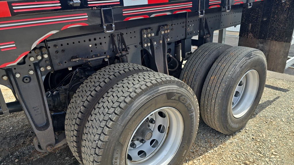 Caminhão SCANIA 360 Carroceria ANO 2021 de Durau e Stoco Comercio de Caminhões LTDA no Paraná