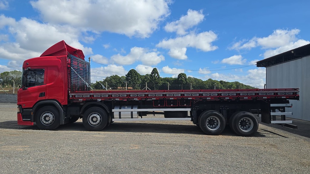 Caminhão SCANIA 360 Carroceria ANO 2021 de Durau e Stoco Comercio de Caminhões LTDA no Paraná