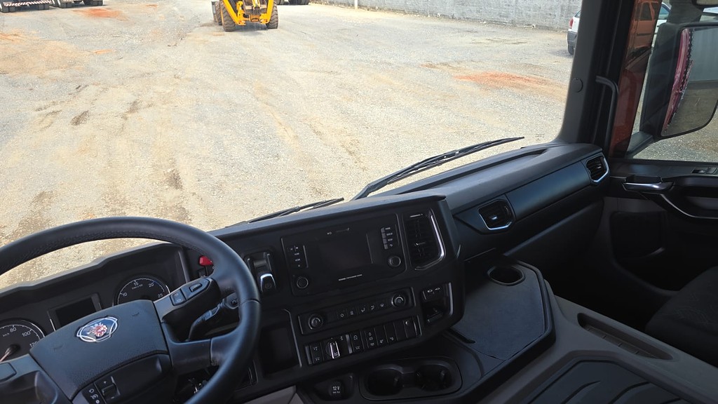 Caminhão SCANIA 360 Carroceria ANO 2021 de Durau e Stoco Comercio de Caminhões LTDA no Paraná