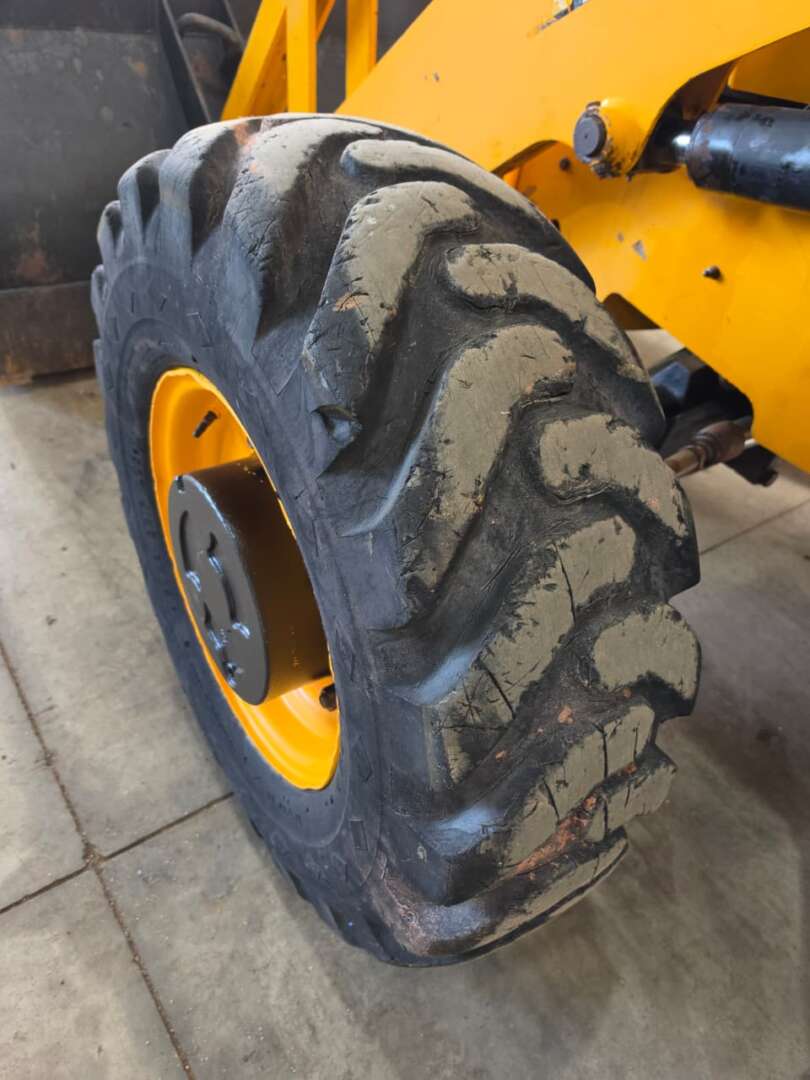 RETRO ESCAVADEIRA JCB 3С ANO 2009 de Durau e Stoco Comercio de Caminhões LTDA no Paraná