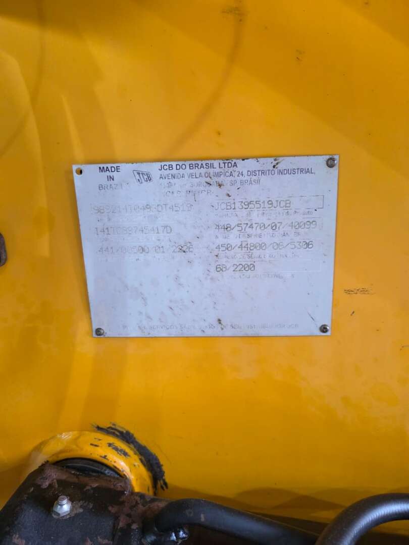RETRO ESCAVADEIRA JCB 3С ANO 2009 de Durau e Stoco Comercio de Caminhões LTDA no Paraná