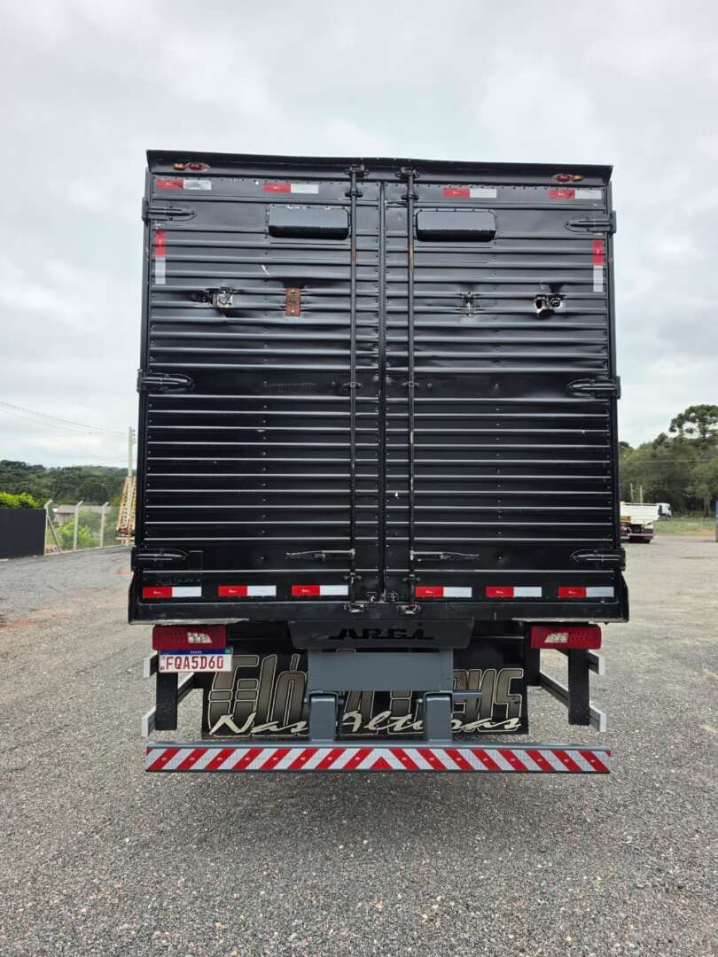 Caminhão SCANIA P310 Baú Furgão ANO 2014 de Durau e Stoco Comercio de Caminhões LTDA no Paraná