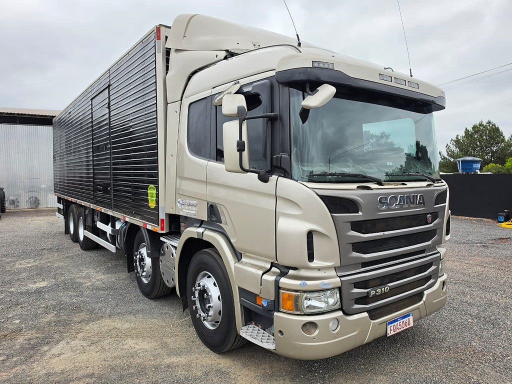 Caminhão SCANIA P310 Baú Furgão ANO 2014 de Durau e Stoco Comercio de Caminhões LTDA no Paraná