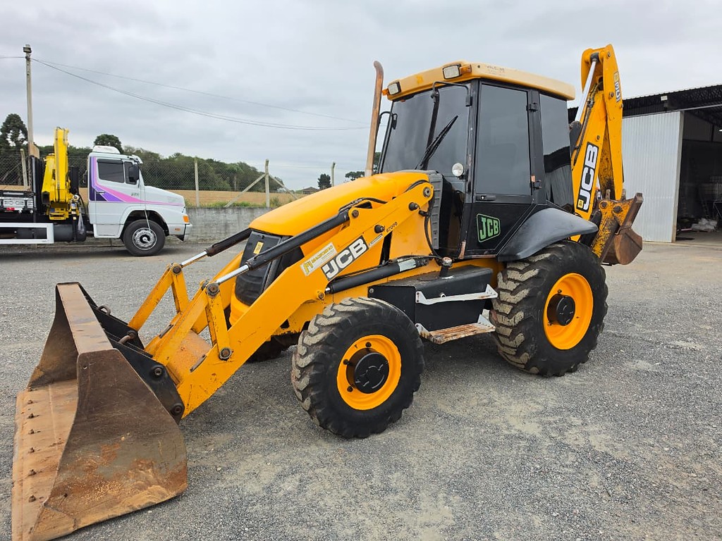 RETRO ESCAVADEIRA JCB 3С ANO 2012 de Durau e Stoco Comercio de Caminhões LTDA no Paraná