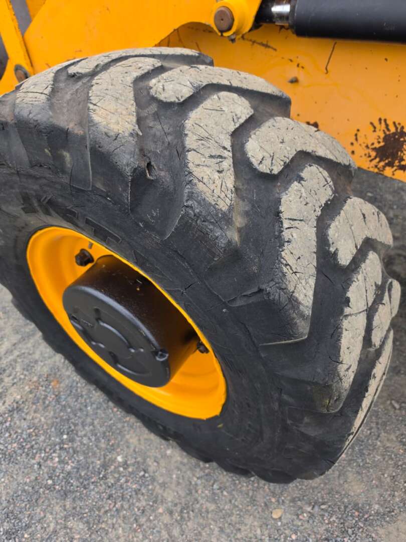 RETRO ESCAVADEIRA JCB 3С ANO 2012 de Durau e Stoco Comercio de Caminhões LTDA no Paraná