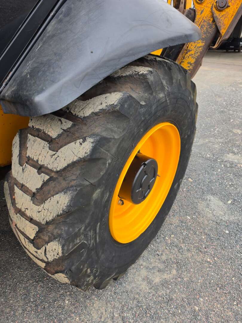 RETRO ESCAVADEIRA JCB 3С ANO 2012 de Durau e Stoco Comercio de Caminhões LTDA no Paraná