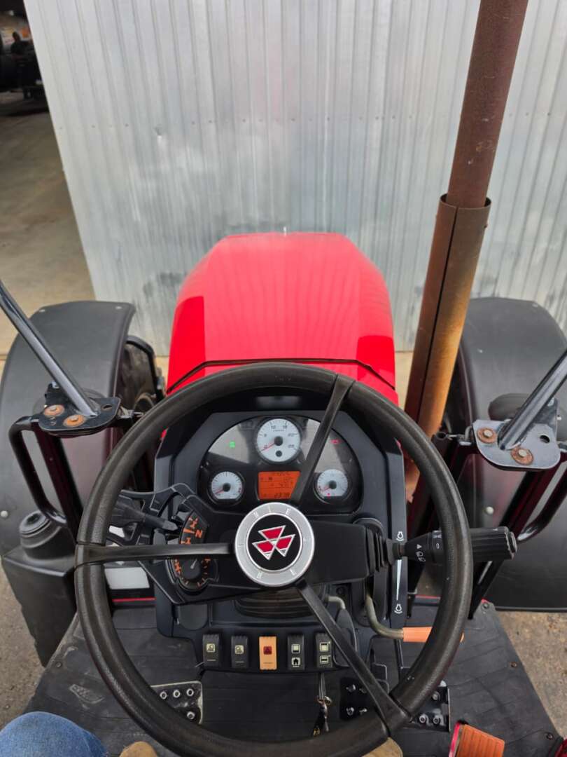 TRATOR MASSEY FERGUSON MF 5709 ANO 2020 de Durau e Stoco Comercio de Caminhões LTDA no Paraná