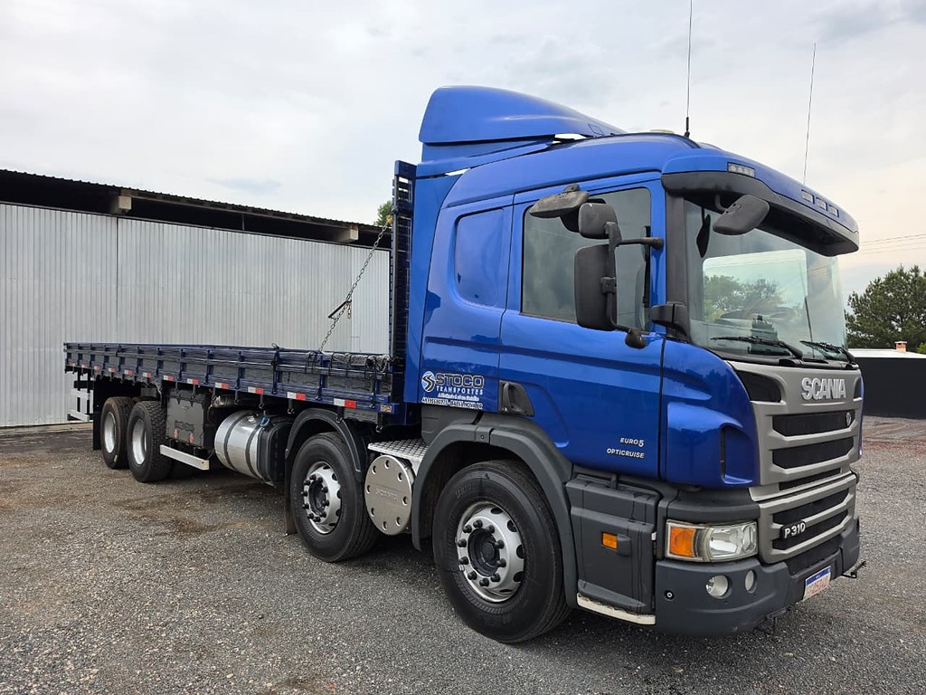 Caminhão SCANIA P310 Carroceria ANO 2015 de Durau e Stoco Comercio de Caminhões LTDA no Paraná
