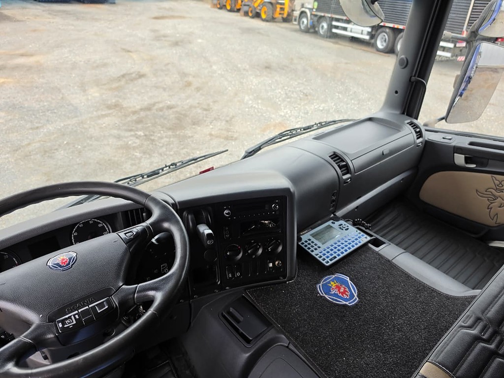 Caminhão SCANIA P310 Carroceria ANO 2015 de Durau e Stoco Comercio de Caminhões LTDA no Paraná