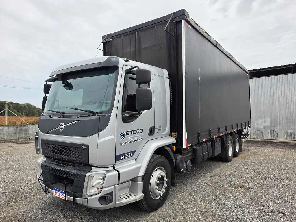 Caminhão VOLVO VM 290 Baú Sider ANO 2024
