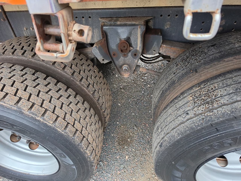 Caminhão VOLVO VM 330 Carroceria ANO 2022 de Durau e Stoco Comercio de Caminhões LTDA no Paraná