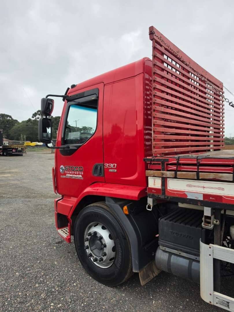 Caminhão VOLVO VM 330 Carroceria ANO 2022 de Durau e Stoco Comercio de Caminhões LTDA no Paraná