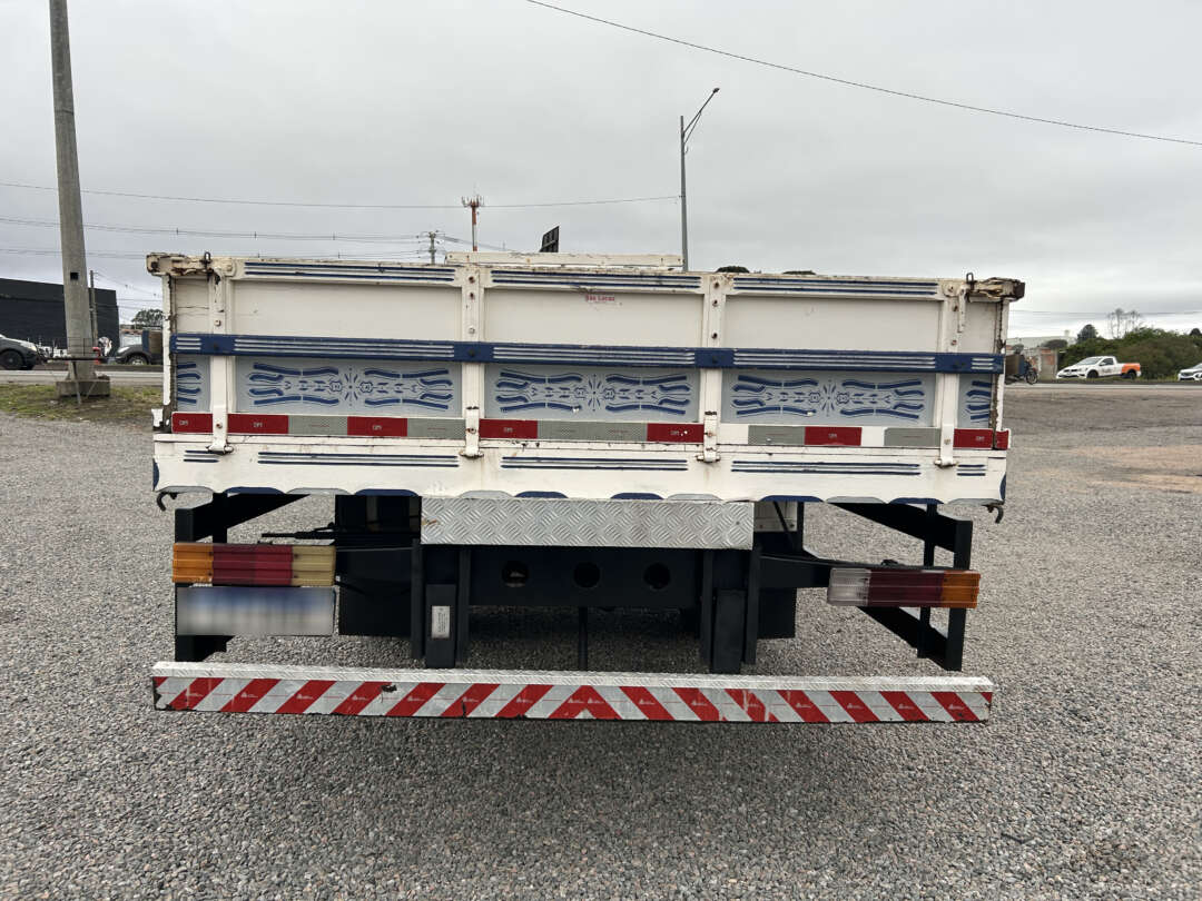 Caminhão MERCEDES BENZ MB 815 Baú Furgão ANO 2013 de Linha Verde Caminhões e Máquinas no Paraná